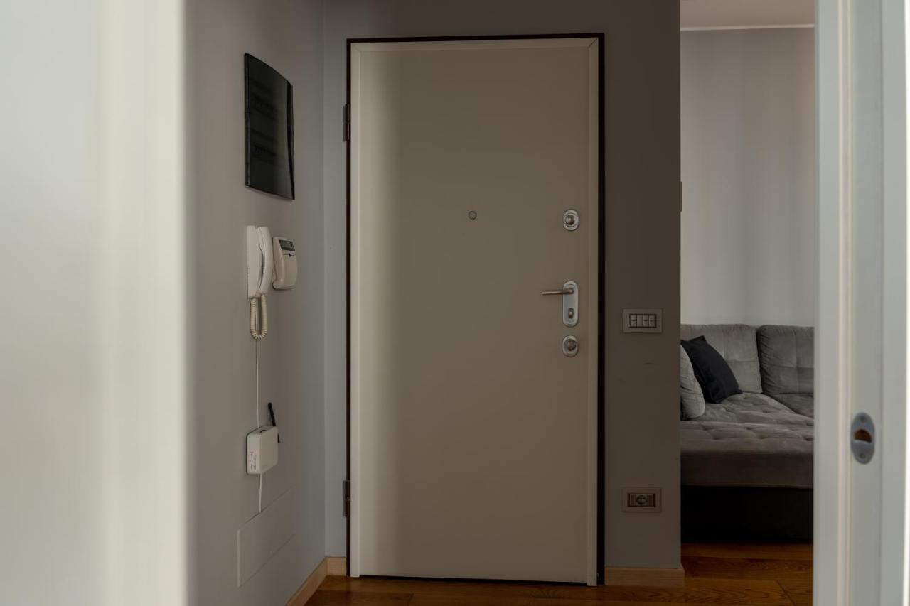 5 Min Duomo Luxury Home In Brera Design District Milan Exterior photo